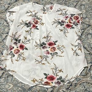 NWOT Shein floral top with tulip sleeves